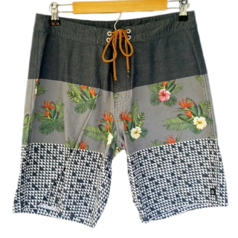 Free World men’s mixed pattern drawstring board short swim trunks size 30 waist